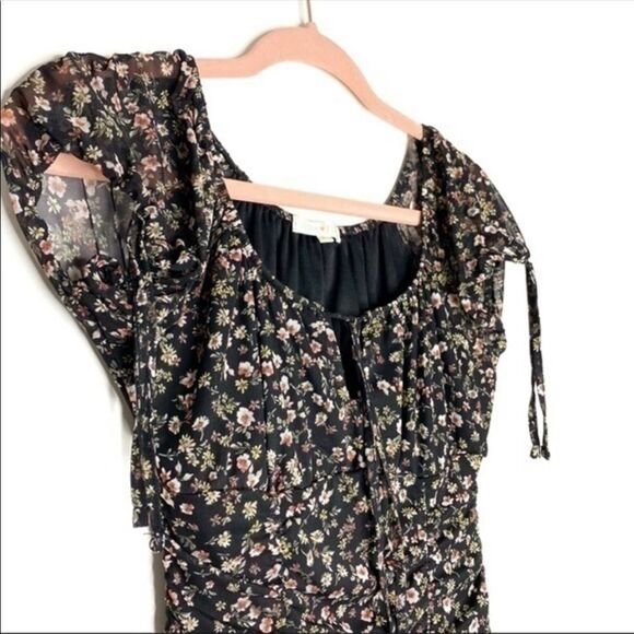 ✨ Juniors Emma Floral Ruched Short Sleeve Dress✨ - Picture 3 of 9